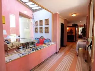 Hotel Enrichetta Дезенцано-дель-Гарда